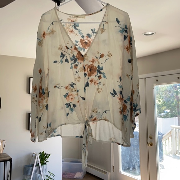 Millibon Tops - Women’s top for spring and summer size medium
